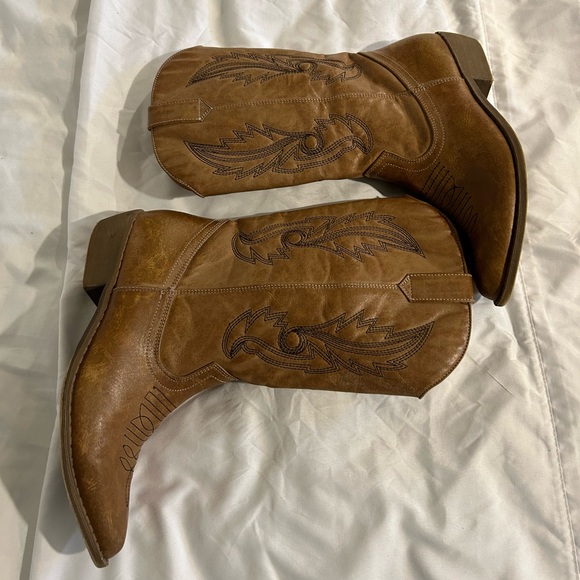 Coconuts women’s size 7.5 brown cowboy boots. - Picture 7 of 9